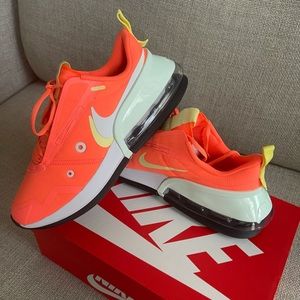 Women's NIKE AIR MAX UP